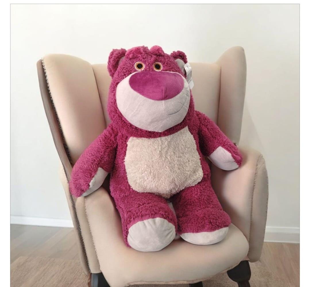 Peluche Lotso: El Oso Más Icónico y Suave 🧸🍓 45cm