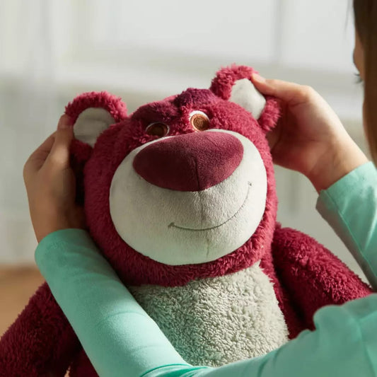 Peluche Lotso: El Oso Más Icónico y Suave 🧸🍓 45cm