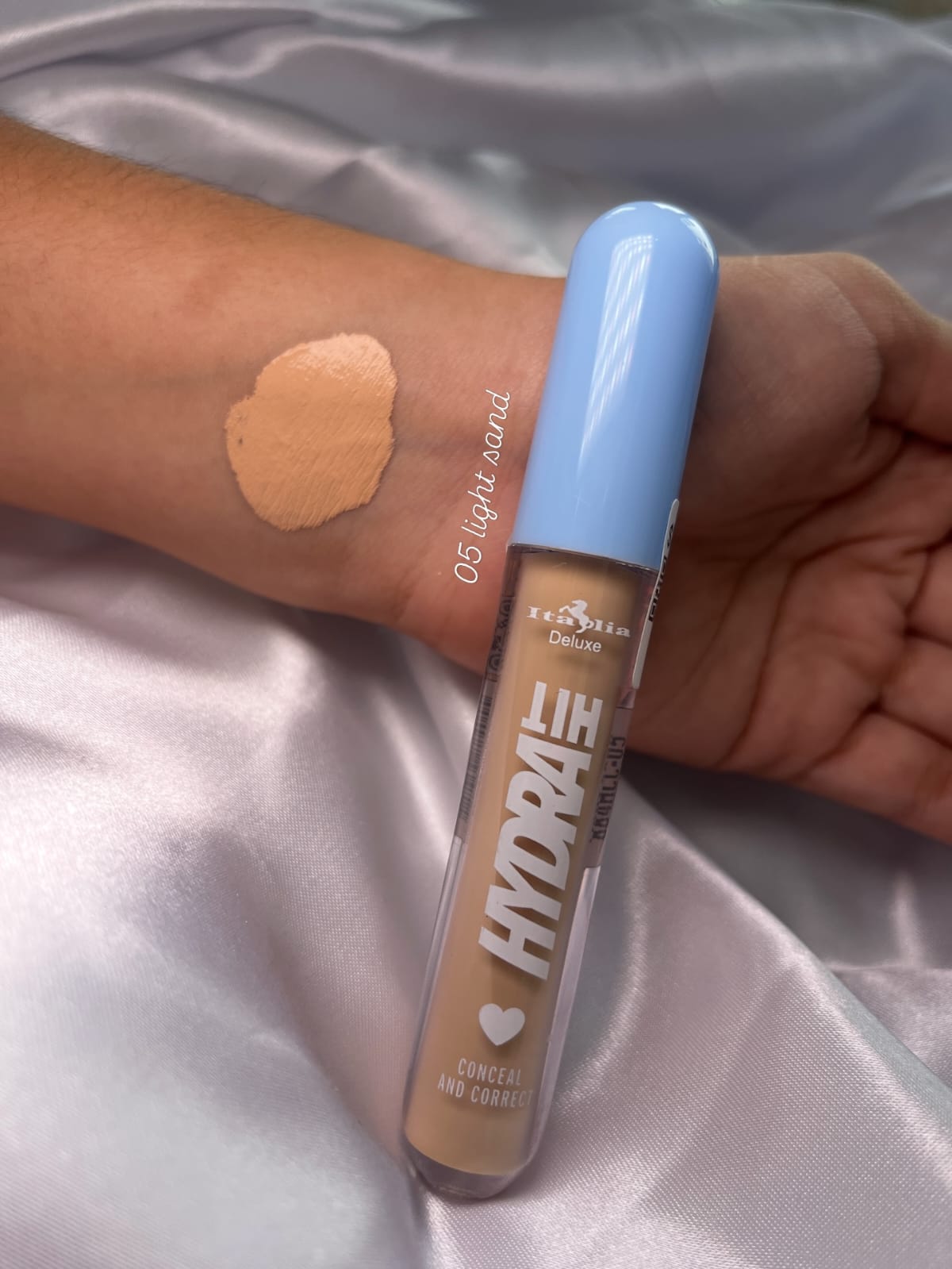 The No-Makeup Makeup Essential" – Corrector de Perfección Instantánea