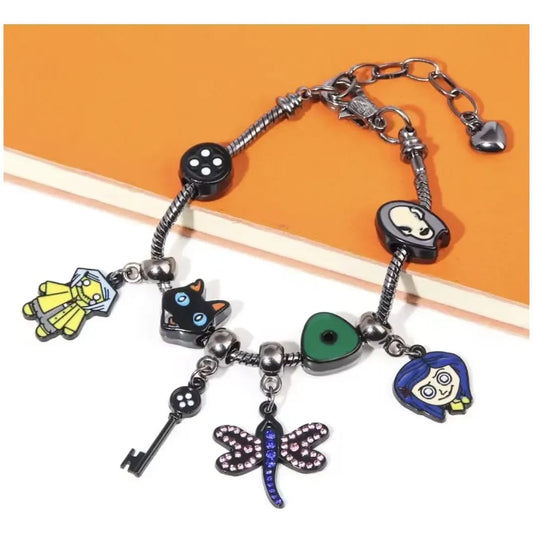 pulsera de charms inspirada en Coraline