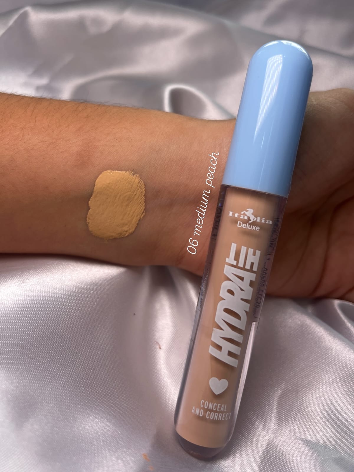 The No-Makeup Makeup Essential" – Corrector de Perfección Instantánea